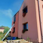 V Radosticích na Českobudějovicku hoří rodinný dům