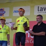 Adam Ťoupalík v první etapě silničního závodu Okolo jižních Čech na stupních vítězů