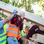 VIDEO: Kadovský viklan se vrací zpět na místo