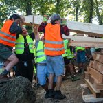 VIDEO: Kadovský viklan se vrací zpět na místo