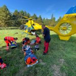 Motorkář u Horní Pěny čelně narazil do osobního auta. Ze svého stroje byl katapultován
