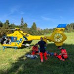 Motorkář u Horní Pěny čelně narazil do osobního auta. Ze svého stroje byl katapultován