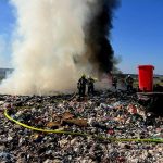 Hasiči likvidovali požár na skládce komunálního odpadu v Želči