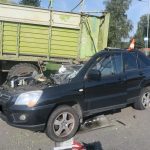 Řidička se nevěnovala řízení. Zezadu narazila do odbočujícího traktoru