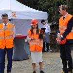 Stavbu nového železničního mostu v Červené si dnes prohlédl ministr dopravy Martin Kupka