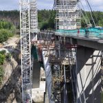 Stavbu nového železničního mostu v Červené si dnes prohlédl ministr dopravy Martin Kupka