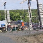 Stavbu nového železničního mostu v Červené si dnes prohlédl ministr dopravy Martin Kupka