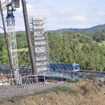Stavbu nového železničního mostu v Červené si dnes prohlédl ministr dopravy Martin Kupka