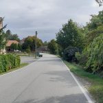 Zarostlé dopravní značení i neexistující značka. Tak vypadá jihočeská silnice. Co na to říká ministr dopravy Martin Kupka?