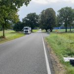 Zarostlé dopravní značení i neexistující značka. Tak vypadá jihočeská silnice. Co na to říká ministr dopravy Martin Kupka?