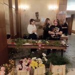 Květinové odpoledne v Jindřichově Hradci pomáhá Otevřeným oknům. Vybrala se rekordní částka