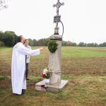 Zničený křížek u cesty do Rojic našel své zachránce