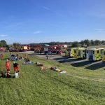 Hromadné neštěstí na železničním přejezdu. Složky IZS prověřily při cvičení spolupráci a postupy při mimořádné události