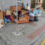 Muž založil před domem v Pivovarské ulici v Budějovicích černou skládku. Nebylo to poprvé