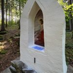 Město Prachatice postupně opravuje zastavení křížové cesty ke kapli sv. Filipa Neri