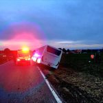 U Chýnova boural v pondělí odpoledne autobus. Čtyři cestující se zranili