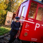 VIDEO: Nejkratší lokálka na světě? Milovník vláčků si na zahradě v Blatné staví obří model železnice