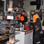 Milevská prodejna Stihl ožila dnem otevřených dveří i soutěžemi. S pilou si nejlépe poradil Vít Kozák