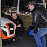 Milevská prodejna Stihl ožila dnem otevřených dveří i soutěžemi. S pilou si nejlépe poradil Vít Kozák
