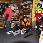 Milevská prodejna Stihl ožila dnem otevřených dveří i soutěžemi. S pilou si nejlépe poradil Vít Kozák