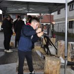 Milevská prodejna Stihl ožila dnem otevřených dveří i soutěžemi. S pilou si nejlépe poradil Vít Kozák