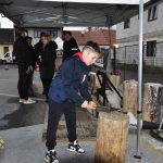 Milevská prodejna Stihl ožila dnem otevřených dveří i soutěžemi. S pilou si nejlépe poradil Vít Kozák