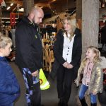 Milevská prodejna Stihl ožila dnem otevřených dveří i soutěžemi. S pilou si nejlépe poradil Vít Kozák