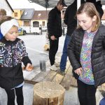 Milevská prodejna Stihl ožila dnem otevřených dveří i soutěžemi. S pilou si nejlépe poradil Vít Kozák