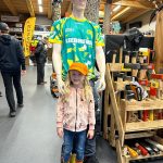 Milevská prodejna Stihl ožila dnem otevřených dveří i soutěžemi. S pilou si nejlépe poradil Vít Kozák