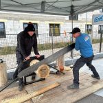 Milevská prodejna Stihl ožila dnem otevřených dveří i soutěžemi. S pilou si nejlépe poradil Vít Kozák