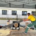 Milevská prodejna Stihl ožila dnem otevřených dveří i soutěžemi. S pilou si nejlépe poradil Vít Kozák