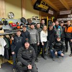 Milevská prodejna Stihl ožila dnem otevřených dveří i soutěžemi. S pilou si nejlépe poradil Vít Kozák