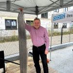 Milevská prodejna Stihl ožila dnem otevřených dveří i soutěžemi. S pilou si nejlépe poradil Vít Kozák