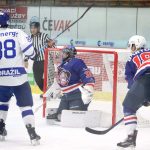 Táborští hokejisté vydolovali v pátek z gigantické střelecké převahy osm gólů a srazili Děčín