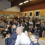 Ze školních přehrávek se zrodil slušný koncert a bubenická show