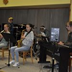 Ze školních přehrávek se zrodil slušný koncert a bubenická show