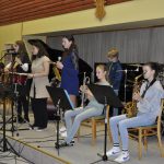 Ze školních přehrávek se zrodil slušný koncert a bubenická show