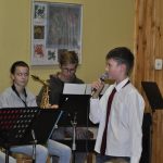 Ze školních přehrávek se zrodil slušný koncert a bubenická show