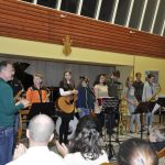 Ze školních přehrávek se zrodil slušný koncert a bubenická show