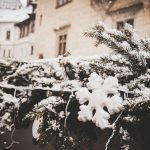 Vánoční trhy v Blatné posypal sníh. Na nádvoří vyrostlo kluziště