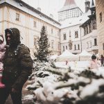 Vánoční trhy v Blatné posypal sníh. Na nádvoří vyrostlo kluziště