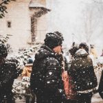 Vánoční trhy v Blatné posypal sníh. Na nádvoří vyrostlo kluziště