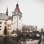 Vánoční trhy v Blatné posypal sníh. Na nádvoří vyrostlo kluziště