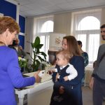 V Milevsku vítali občánky. Doma je doma, řekl tanečník Jára Kálal. S partnerkou se vrátili z Walesu a dcerku chtějí vychovávat v Milevsku