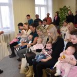 V Milevsku vítali občánky. Doma je doma, řekl tanečník Jára Kálal. S partnerkou se vrátili z Walesu a dcerku chtějí vychovávat v Milevsku