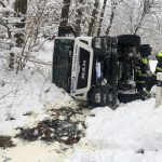U Nových Hradů zapadl autobus s japonskými turisty. Na Táborsku se převrátila cisterna s mlékem