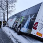 U Nových Hradů zapadl autobus s japonskými turisty. Na Táborsku se převrátila cisterna s mlékem