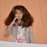 Na vánočním trhu zazpívali hasiči z Dobrošova Budulínka a zatančili na hit Hasička