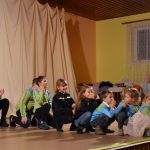 Na vánočním trhu zazpívali hasiči z Dobrošova Budulínka a zatančili na hit Hasička