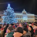 Rozsvícení vánočního stromu a výzdoby v Milevsku sledovalo plné náměstí